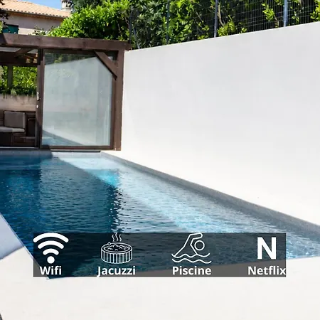 Nuxia Suites&spa - L'art Design דירה